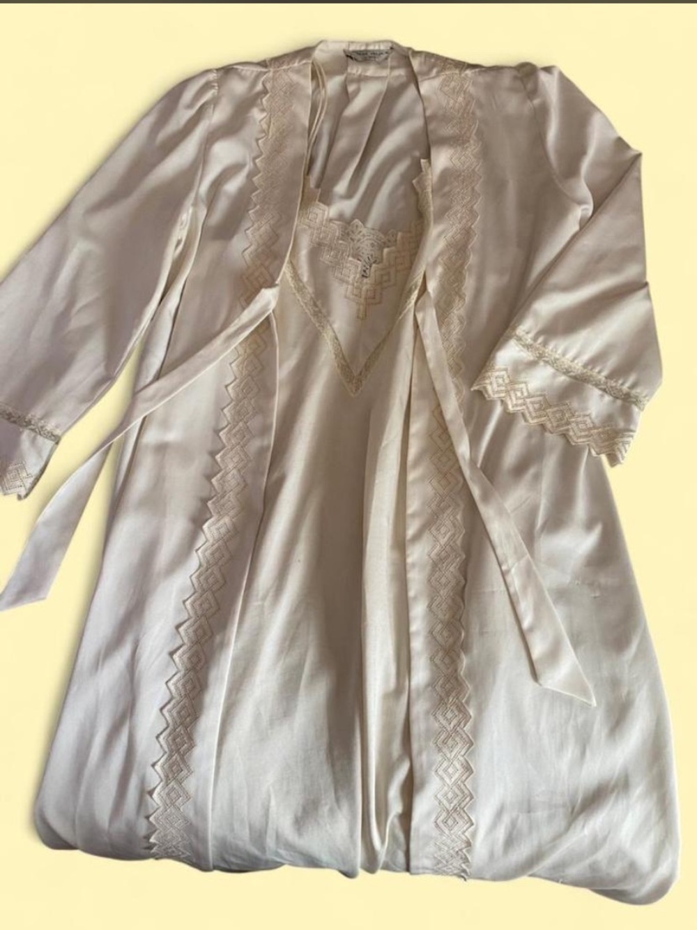 Lace-Trim Ivory Robe & Chemise Set